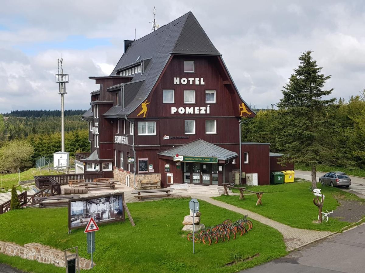 Hotel A Restaurace Pomezi Cinovec Exterior photo