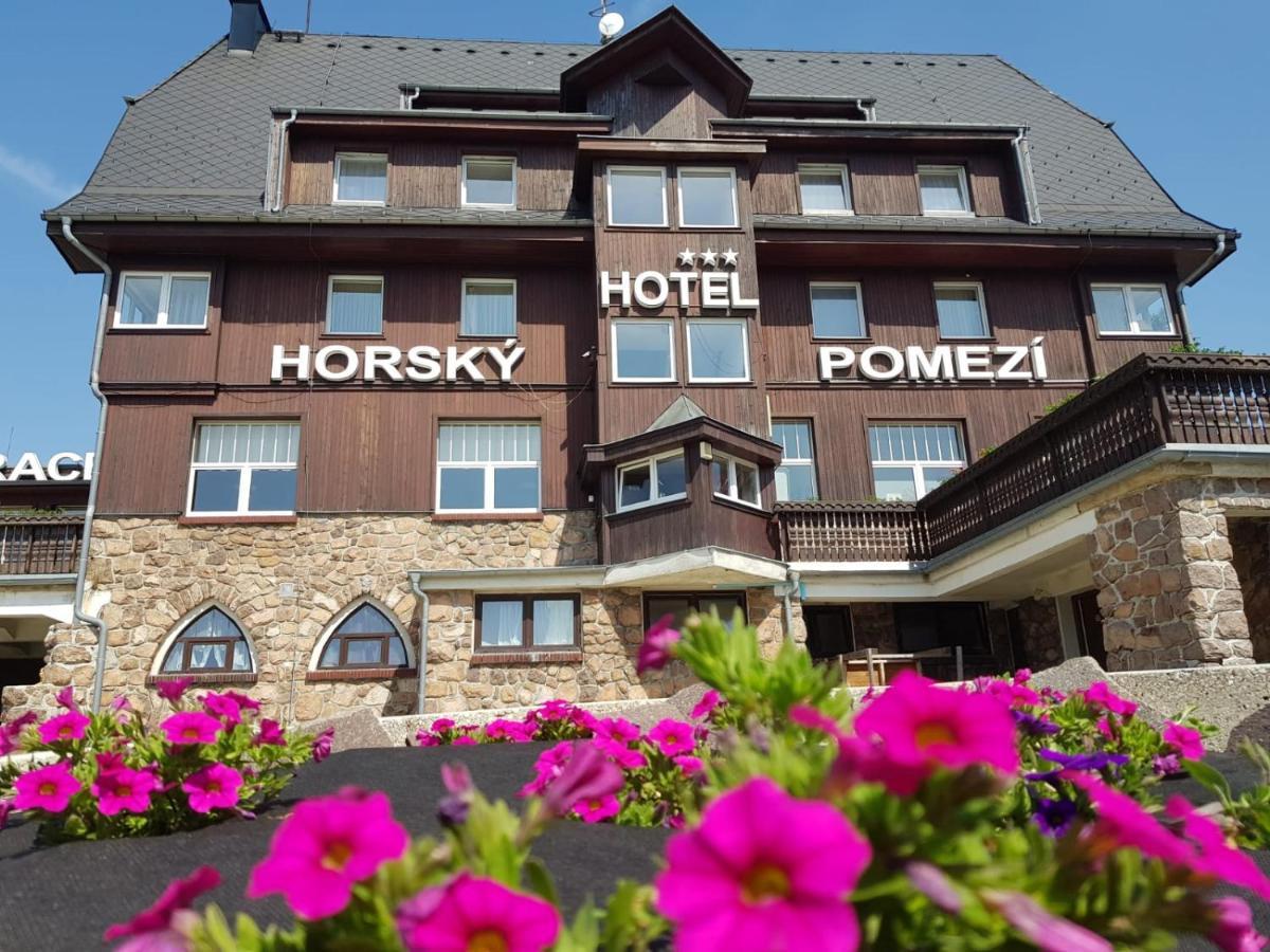 Hotel A Restaurace Pomezi Cinovec Exterior photo